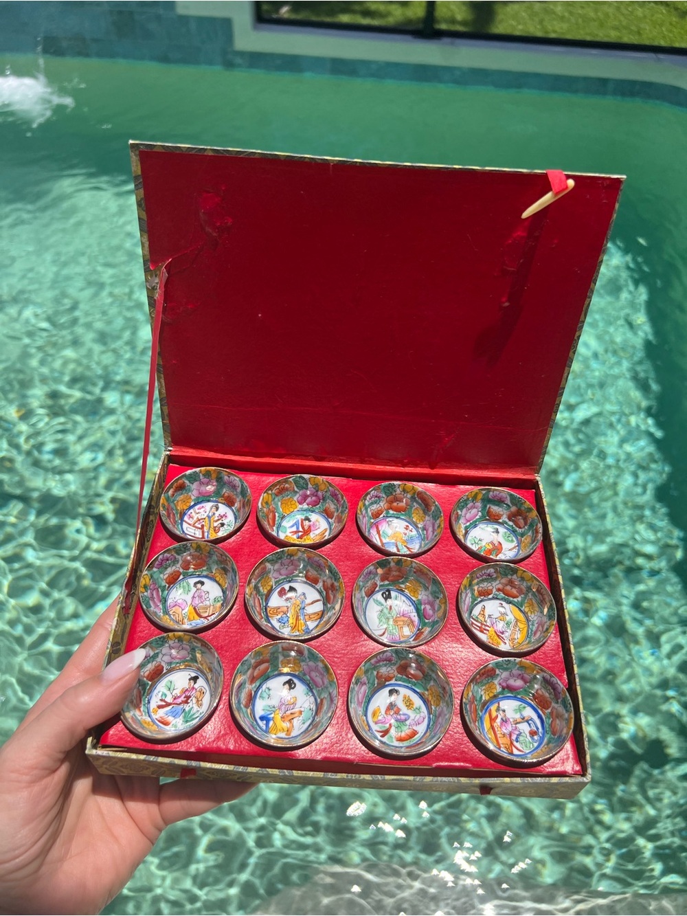 Vintage Jingdezhen “Dream of the Red Chamber” Hand-Painted Sake Cup Set, 12 Pcs